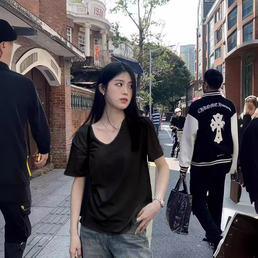 カットソー なめらか素材の洗練Vネック