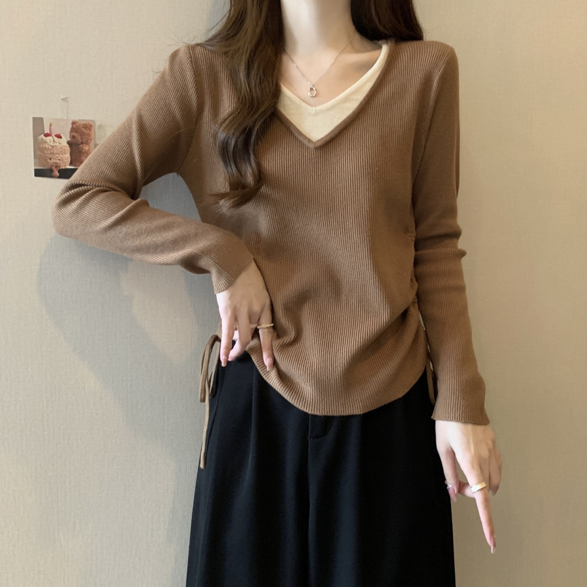 カットソー 重ね着風リブ編みVネックニット