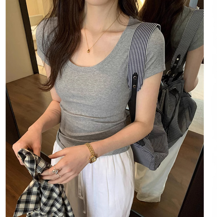 カットソー 優美な曲線 すっきりボートネック