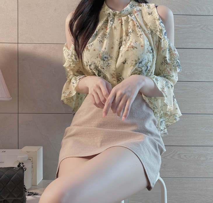 花柄長袖カットソー肩あきハイネック