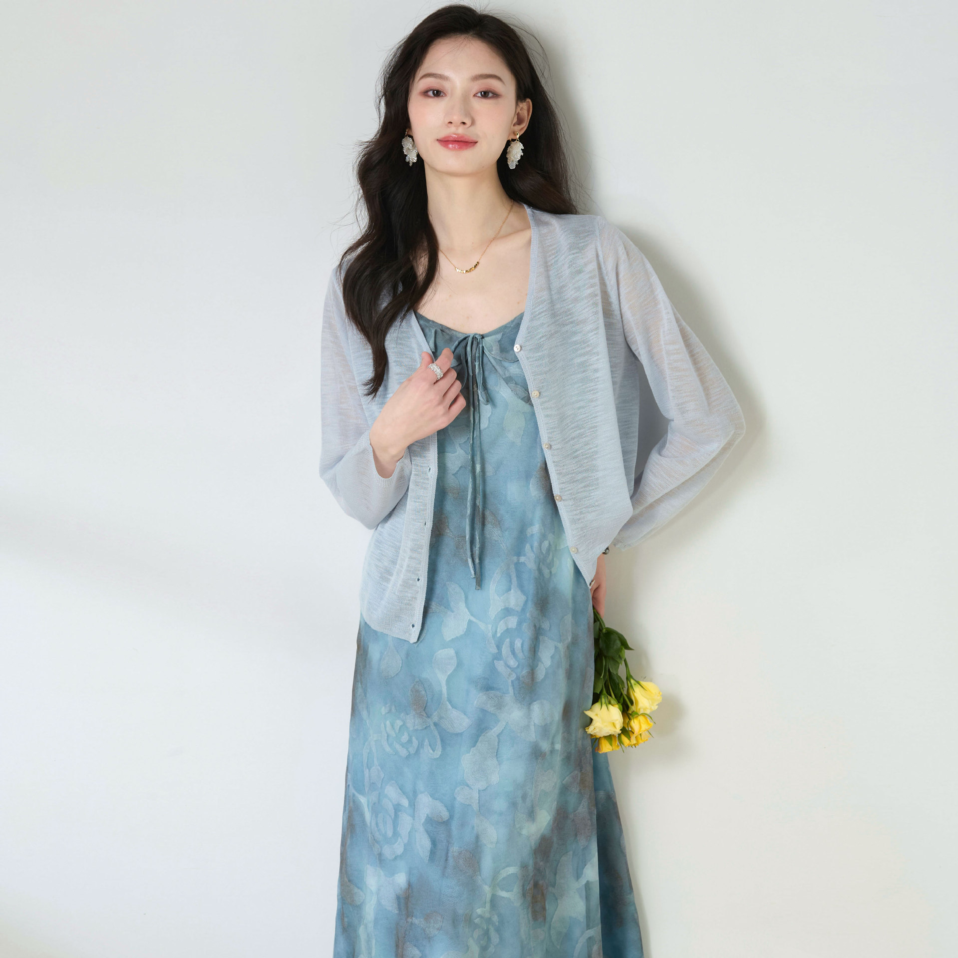 カットソー 優美な花柄 ロマンティックVネック
