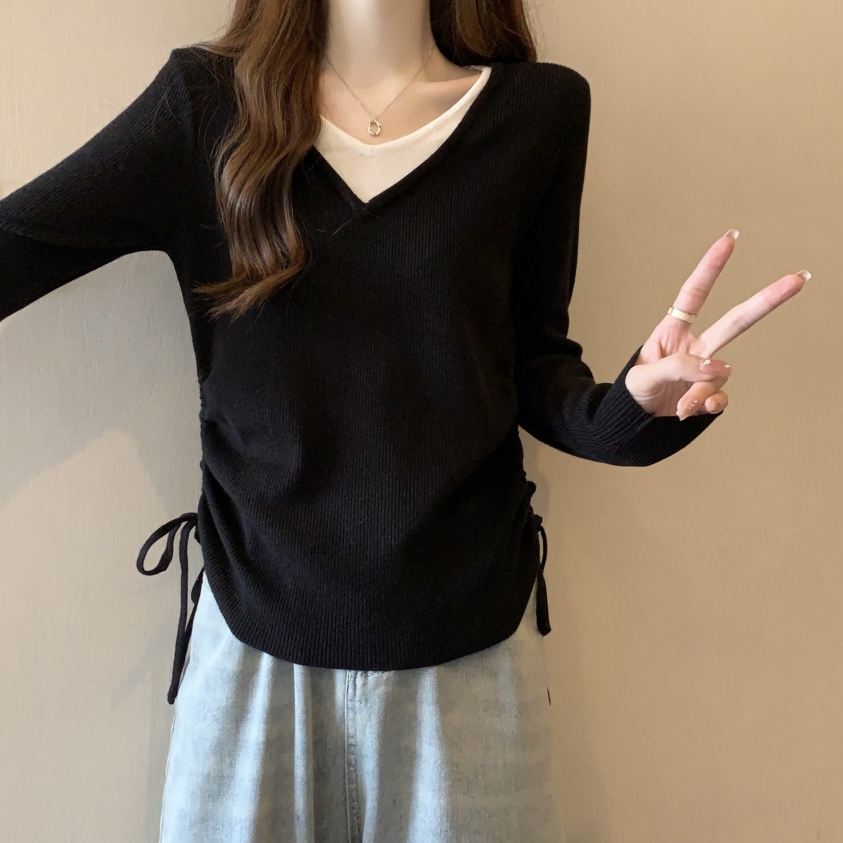カットソー 重ね着風リブ編みVネックニット