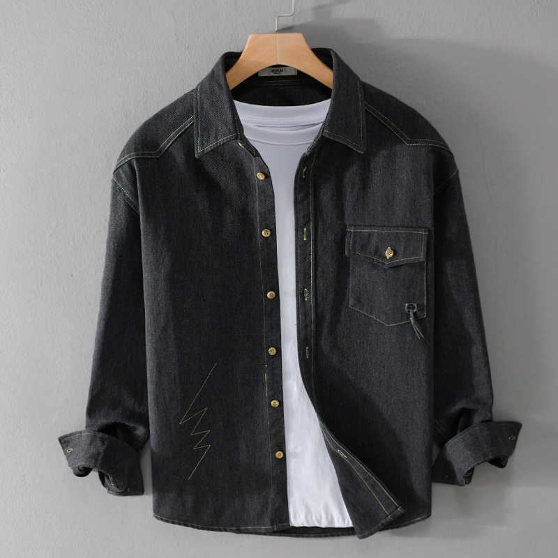 カットソー　程よいゆとりのある作りで着心地が良く、重ね着も楽しめるカジュアルスタイル