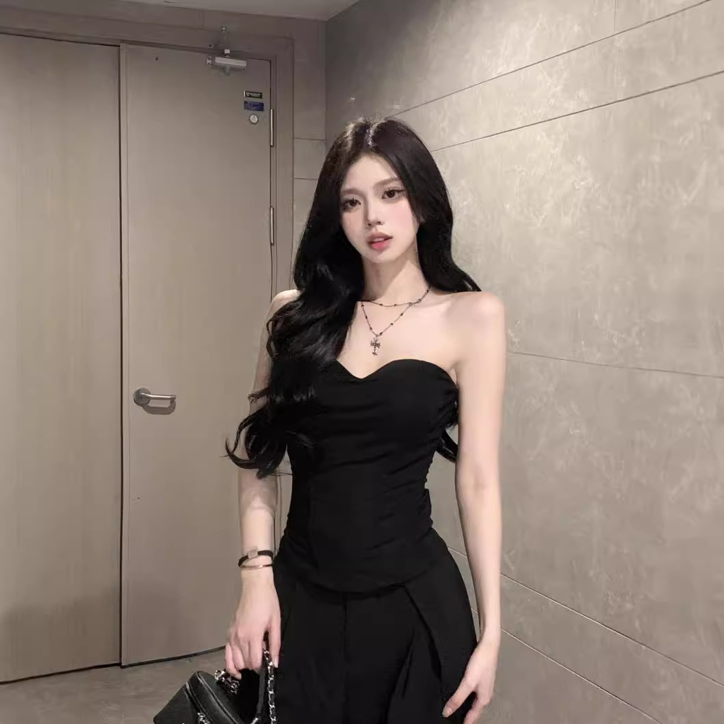 カットソー 優美なラインのボートネックカットソー