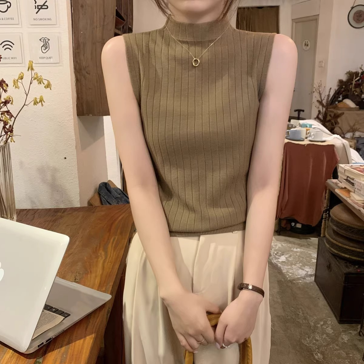 カットソー 薄手リブ編みハイネックニットベスト レディース袖なしセーター