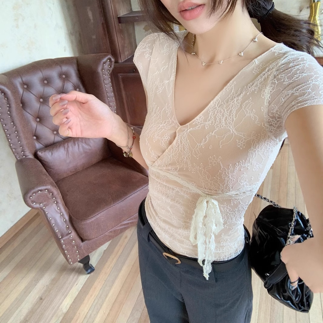 カットソー 花模様レースの優美なカシュクールVネック