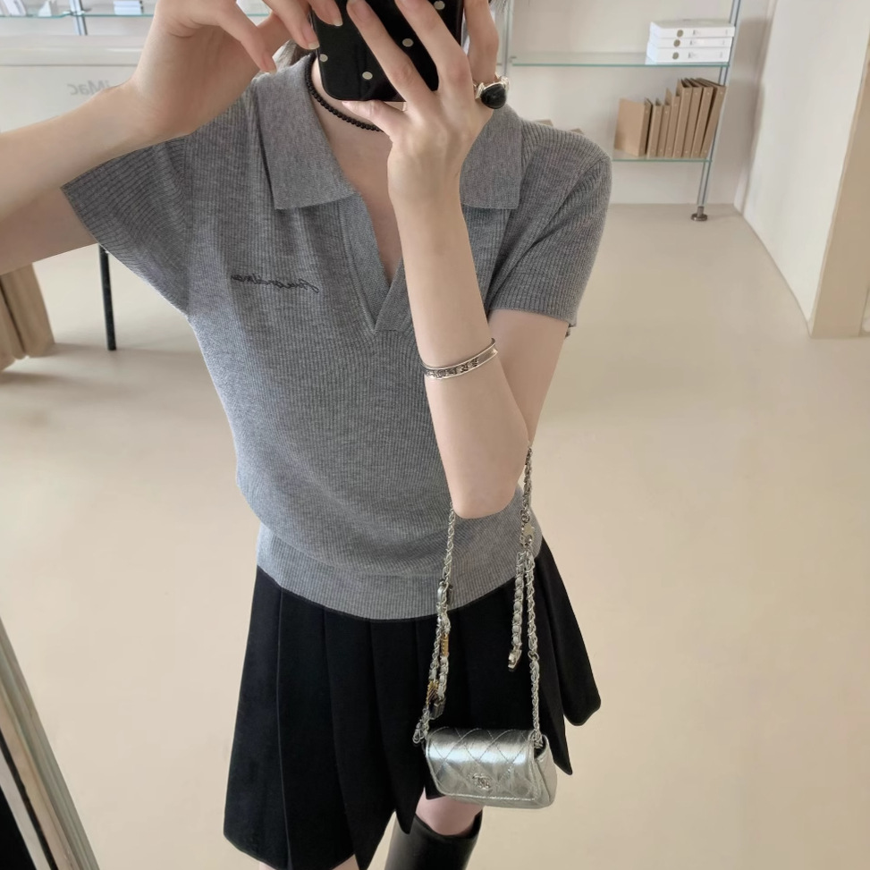 カットソー 上質リブ刺繍入りポロニット