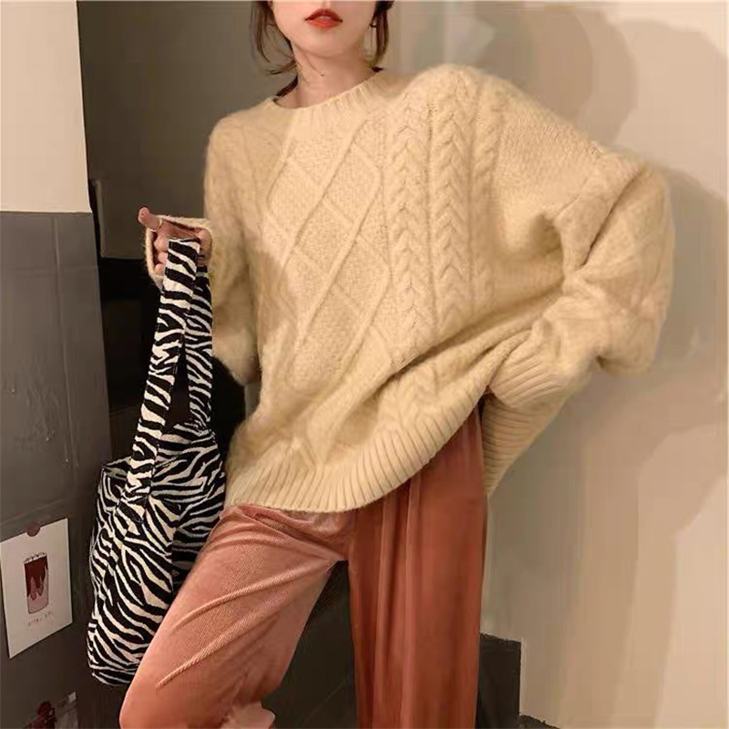 カットソー ゆったりケーブル編み丸首ニット