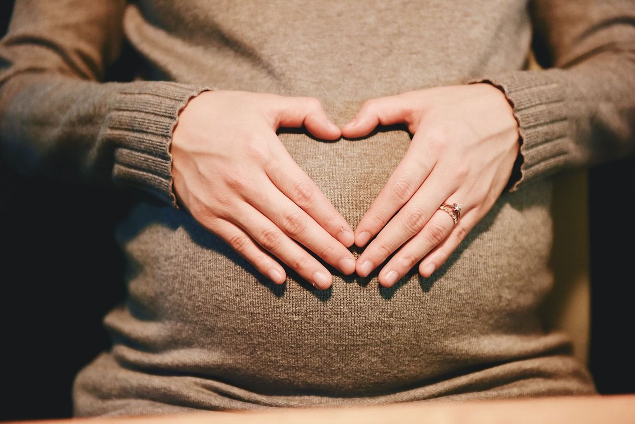 マタニティ抱き枕おすすめ5選|妊婦さんの腰痛・お腹の重さをやさしく支えてぐっすり眠れる