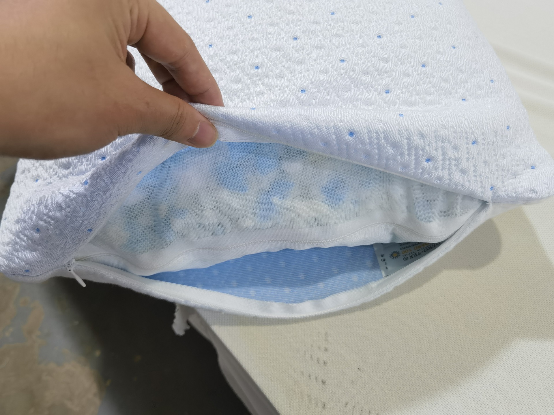 https://fulmo-img-server.com/dakimakura-store/f22740c6-c860-4296-816d-0e36da76f5bc.jpg