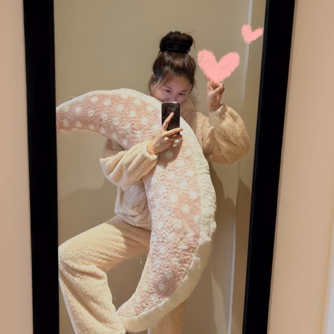 https://fulmo-img-server.com/dakimakura-store/f662849c-46a2-477c-a2c4-e3b5b24855d1.jpg