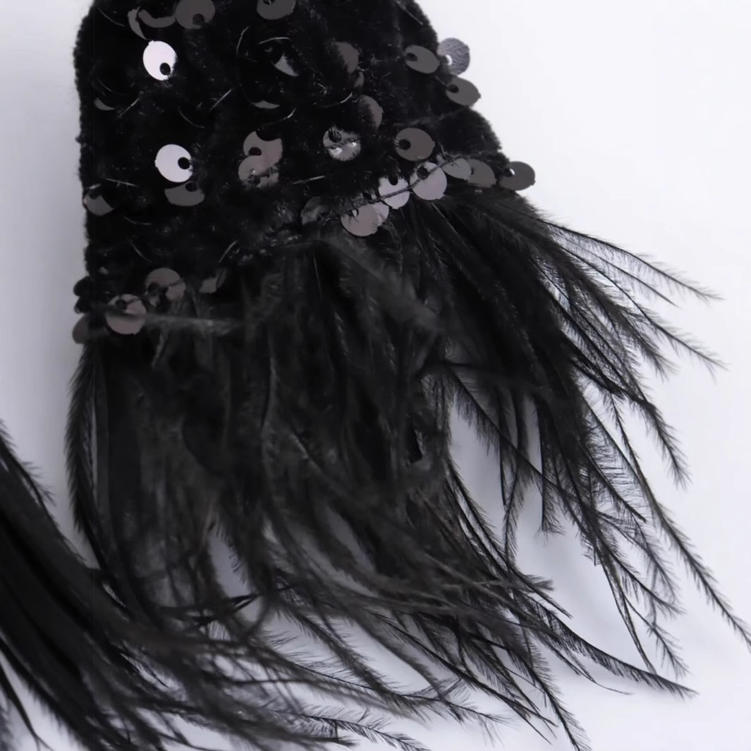 ダンス衣装 華やかスパンコール裾羽根飾りタイトスカート