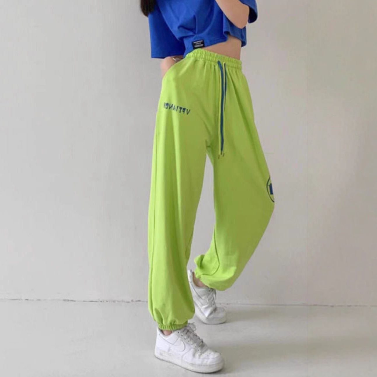 ダンス衣装 ロゴプリント裾ゴムゆったりジョガーパンツ　ヒップホップ