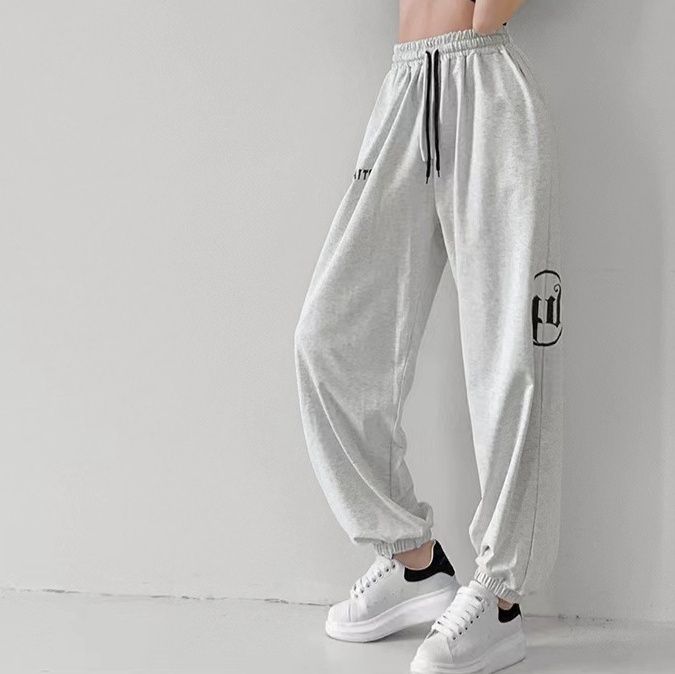 ダンス衣装 ロゴプリント裾ゴムゆったりジョガーパンツ　ヒップホップ