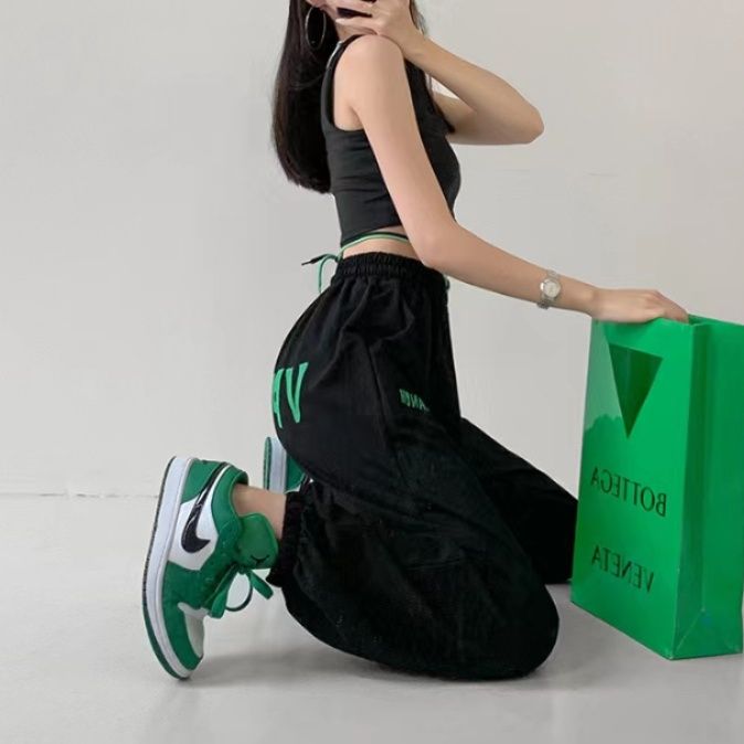 ダンス衣装 ロゴプリント裾ゴムゆったりジョガーパンツ　ヒップホップ