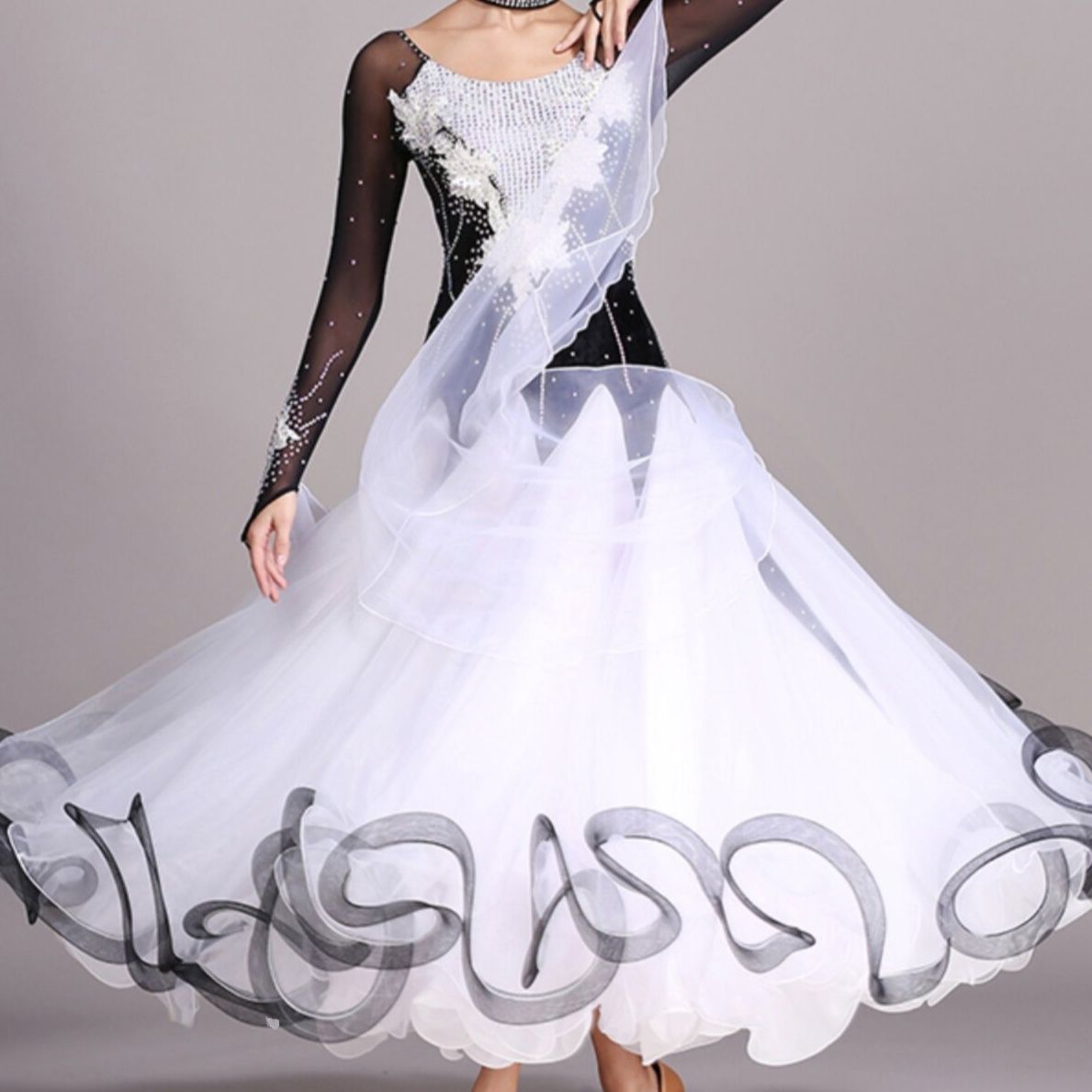 ダンス衣装 華やかビジュー装飾ボリュームスカート社交ダンスドレス