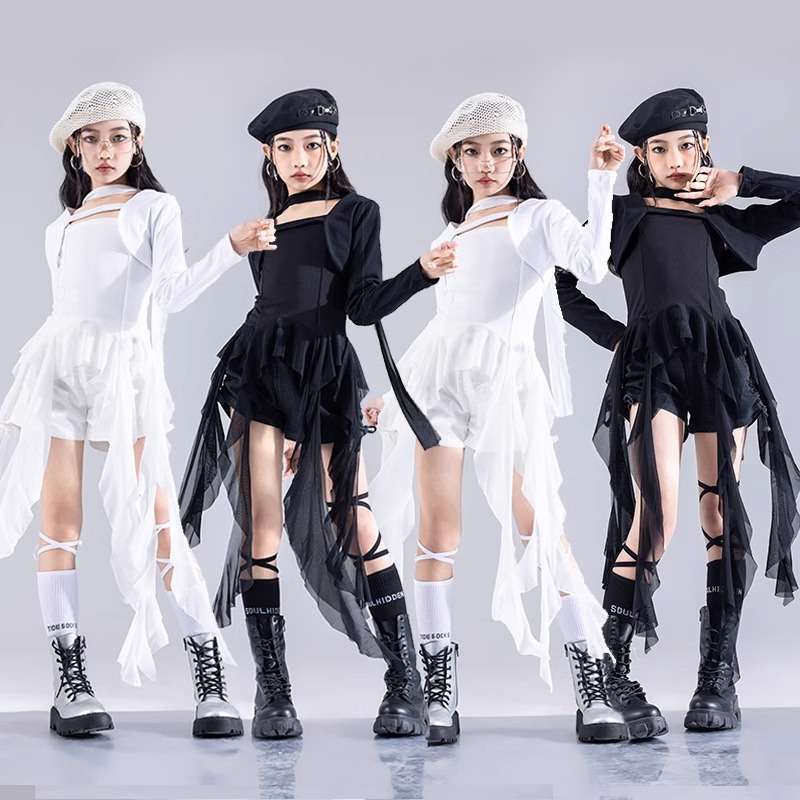 アレンジで差をつける！動きやすいスタイリッシュなつなぎのダンス衣装10選