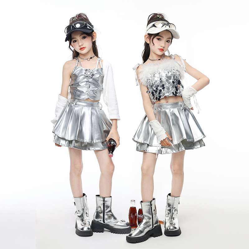キラキラ輝くアイドル風ダンス衣装