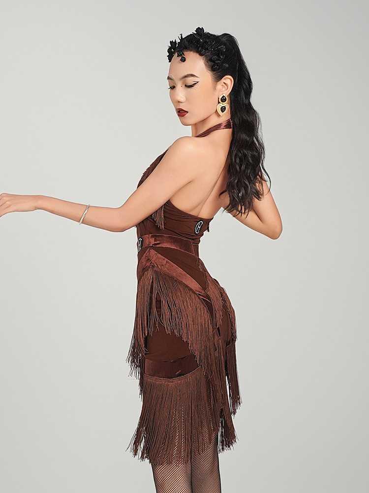 ラテンダンスの競技用衣装で自信溢れる演技を叶える5選