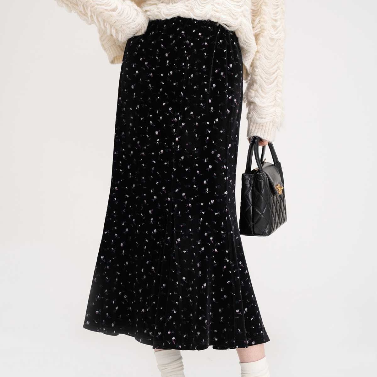 ベルベットフレアスカート｜デート服