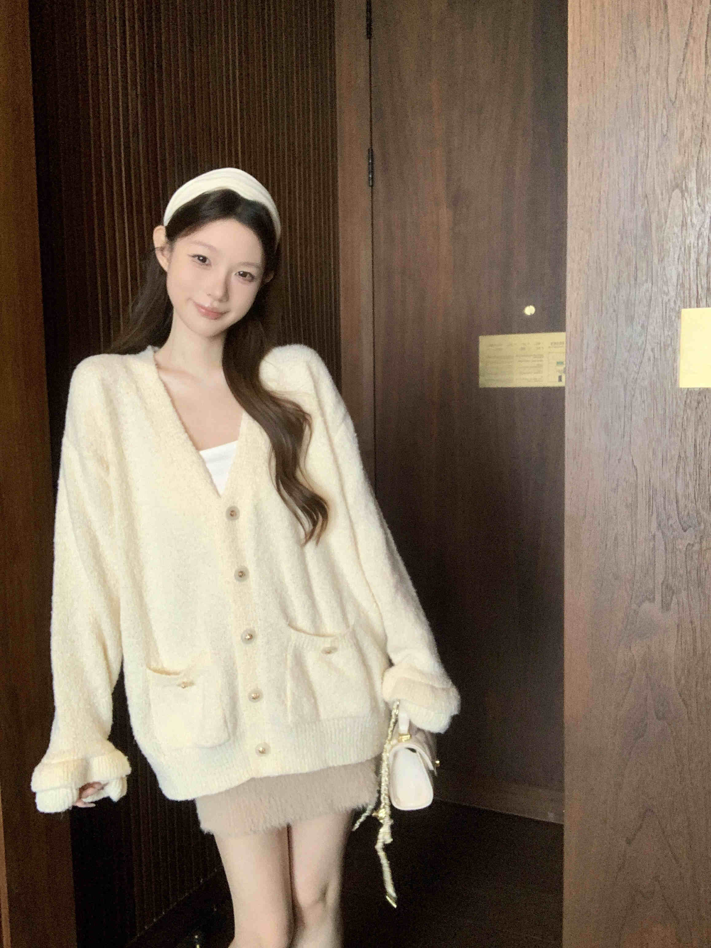 デート服 今季マストバイ気質美人ブイネックニットカーディガン