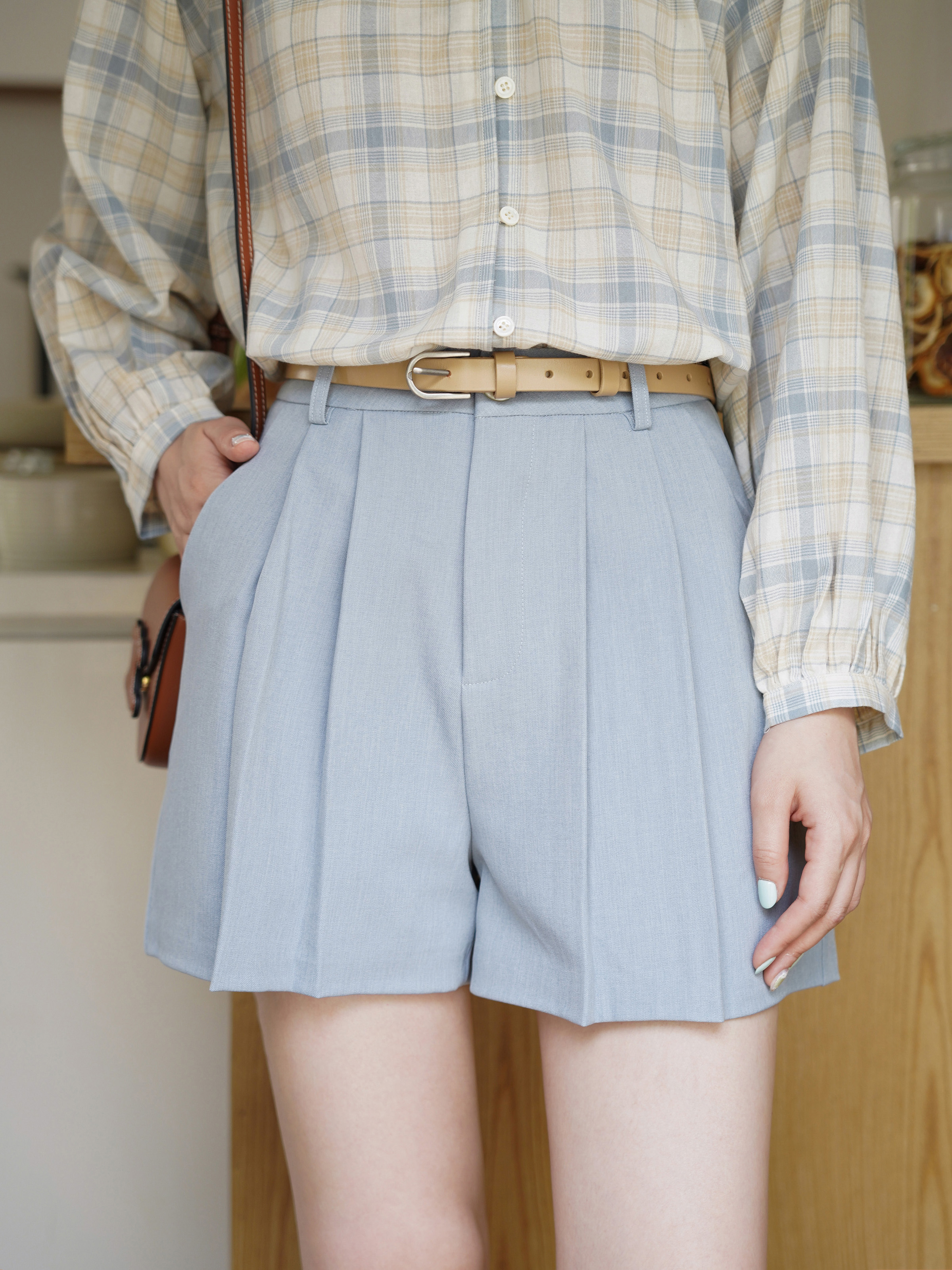タックプリーツハイウエストショートパンツ｜デート服
