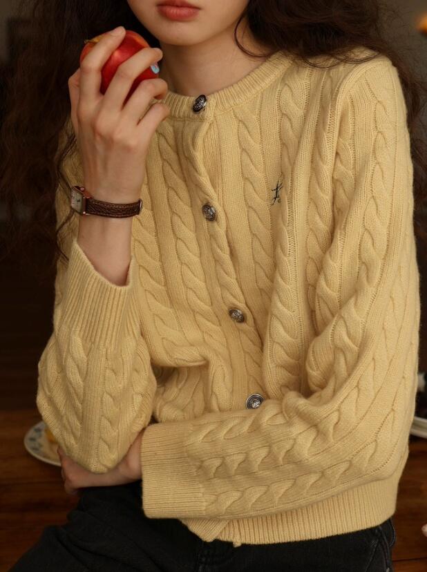 デート服 ケーブル編み丸首カーディガン上品ニット４色展開