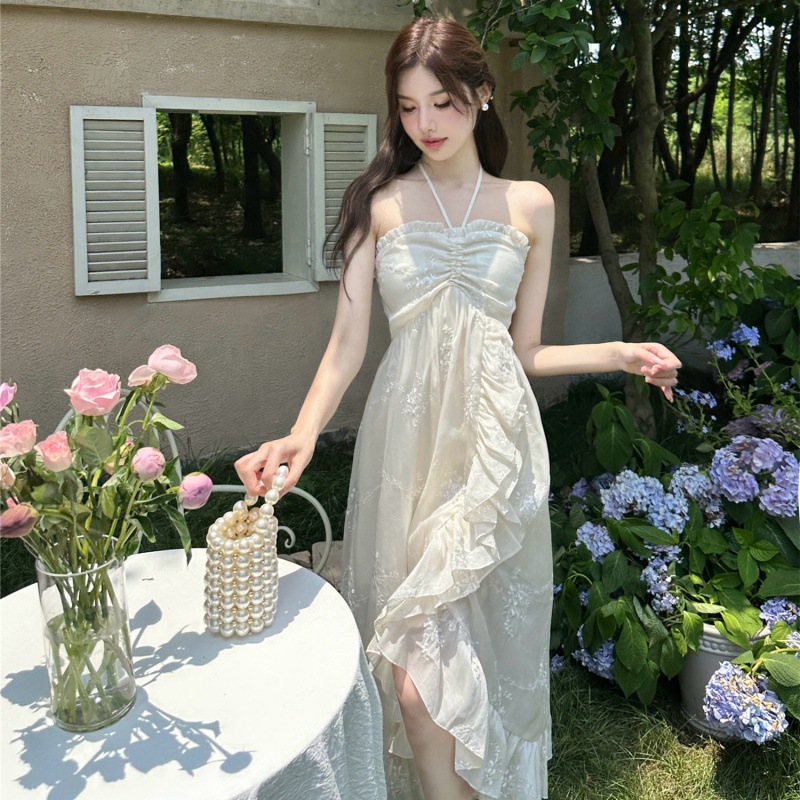 首掛けフリルワンピース 夏の上品デート服