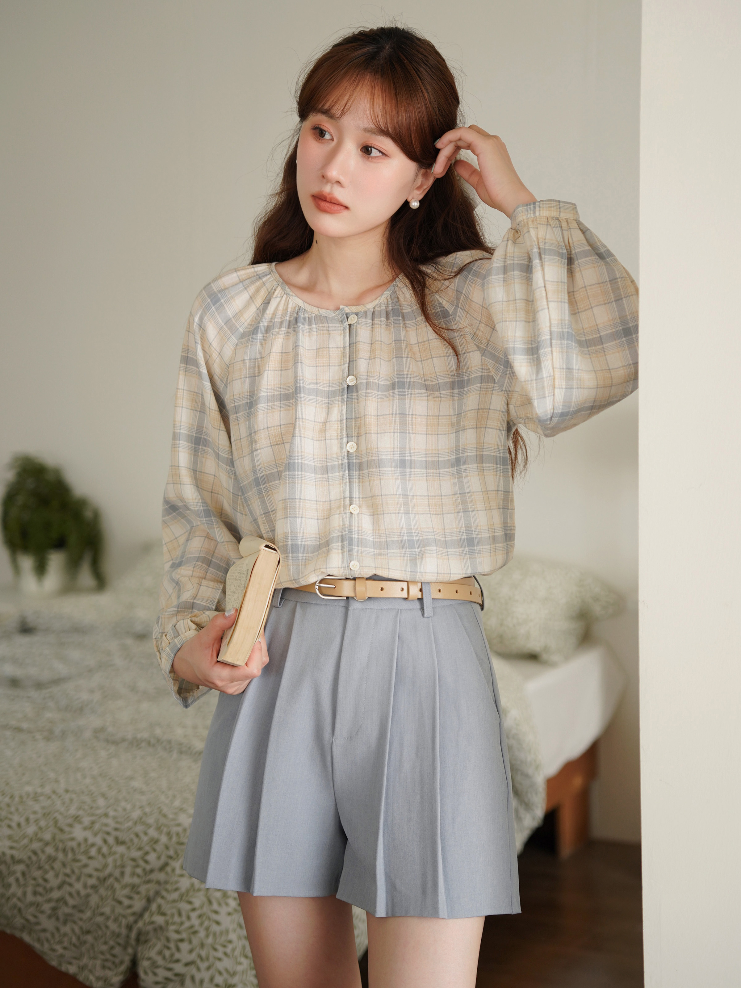 タックプリーツハイウエストショートパンツ｜デート服