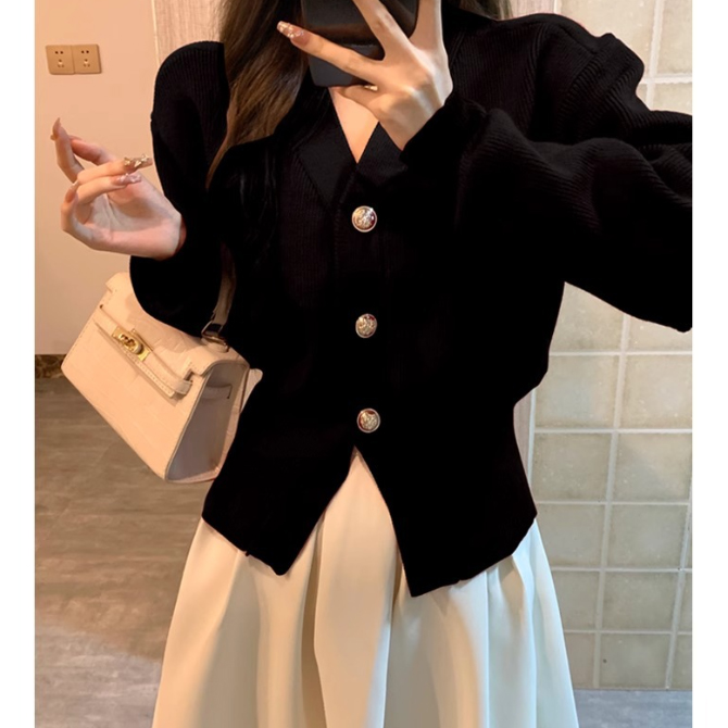 デート服 金釦付きブイネックニットカーディガン