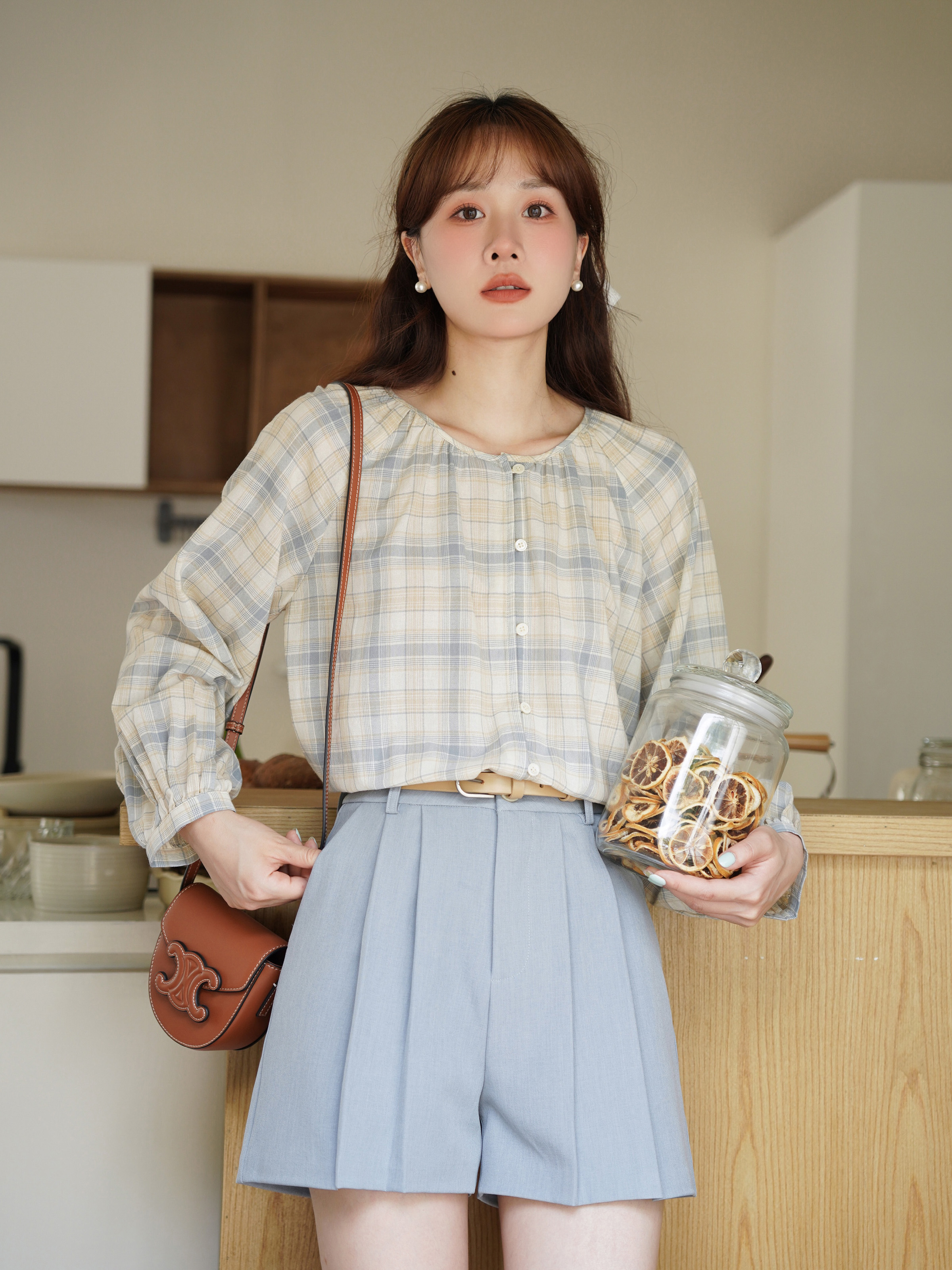 タックプリーツハイウエストショートパンツ｜デート服