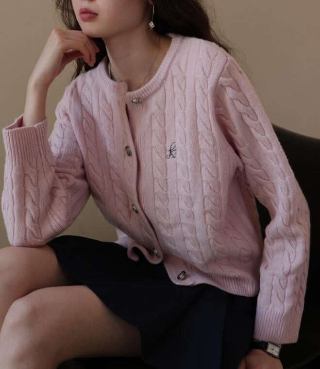 デート服 ケーブル編み丸首カーディガン上品ニット４色展開