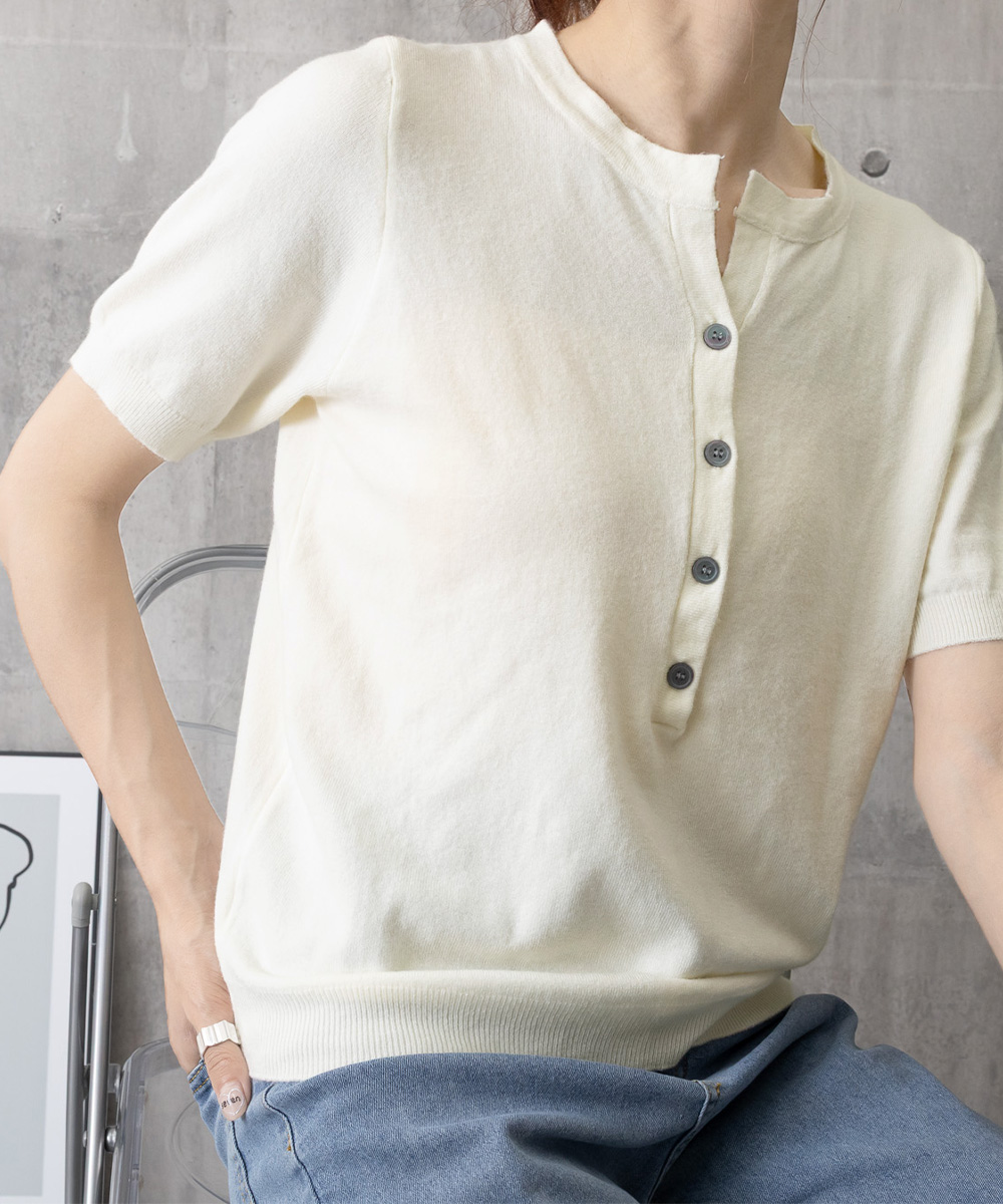 デート服 夏のデートにぴったり 五分袖ハーフボタンVネックニット