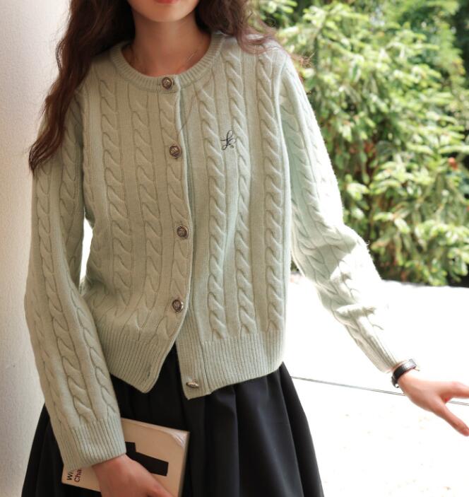 デート服 ケーブル編み丸首カーディガン上品ニット４色展開