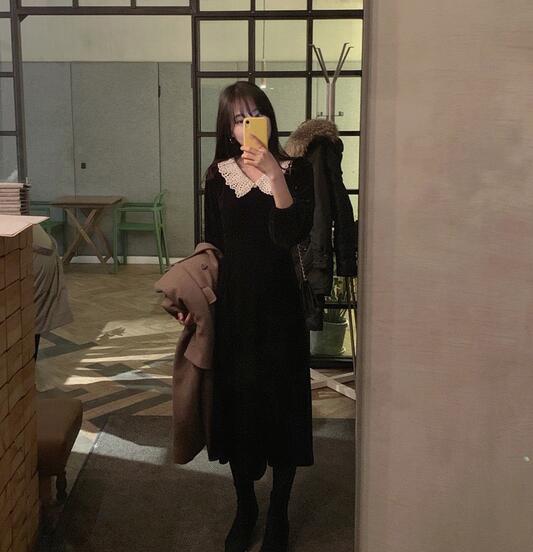 デート服 パール襟付き黒ロング丈ベロアワンピース