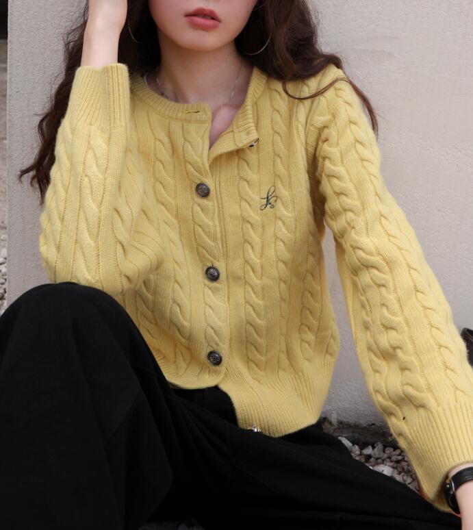 デート服 ケーブル編み丸首カーディガン上品ニット４色展開