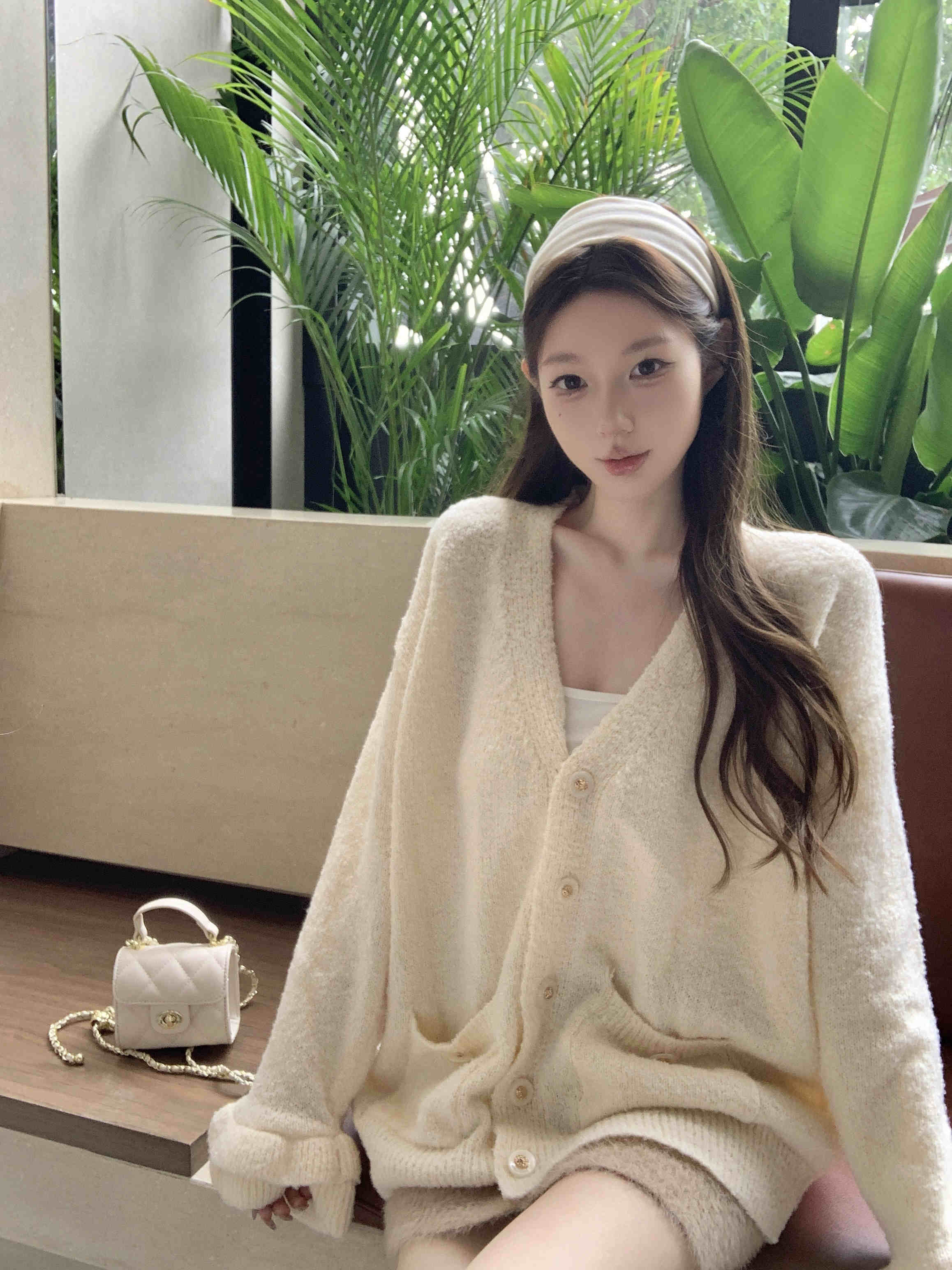 デート服 今季マストバイ気質美人ブイネックニットカーディガン