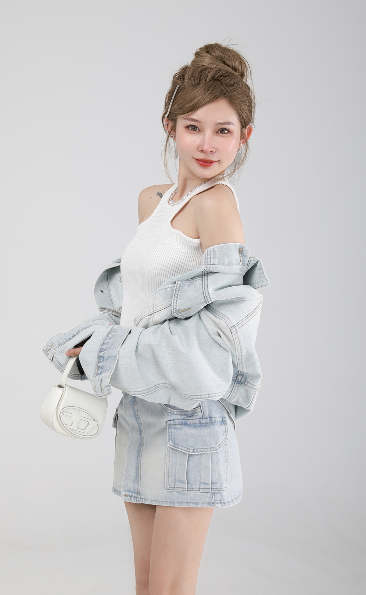 https://fulmo-img-server.com/denimmode/15f9f1a4-8226-4058-baf3-9f6a9be1e62a.jpg