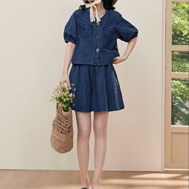 https://fulmo-img-server.com/denimmode/1756273429259_xpanrzw5_u1ashld5.jpeg