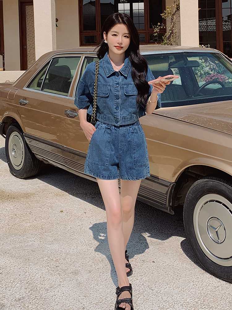 デニムセットアップ　ゆったりシルエットデニムセットアップ