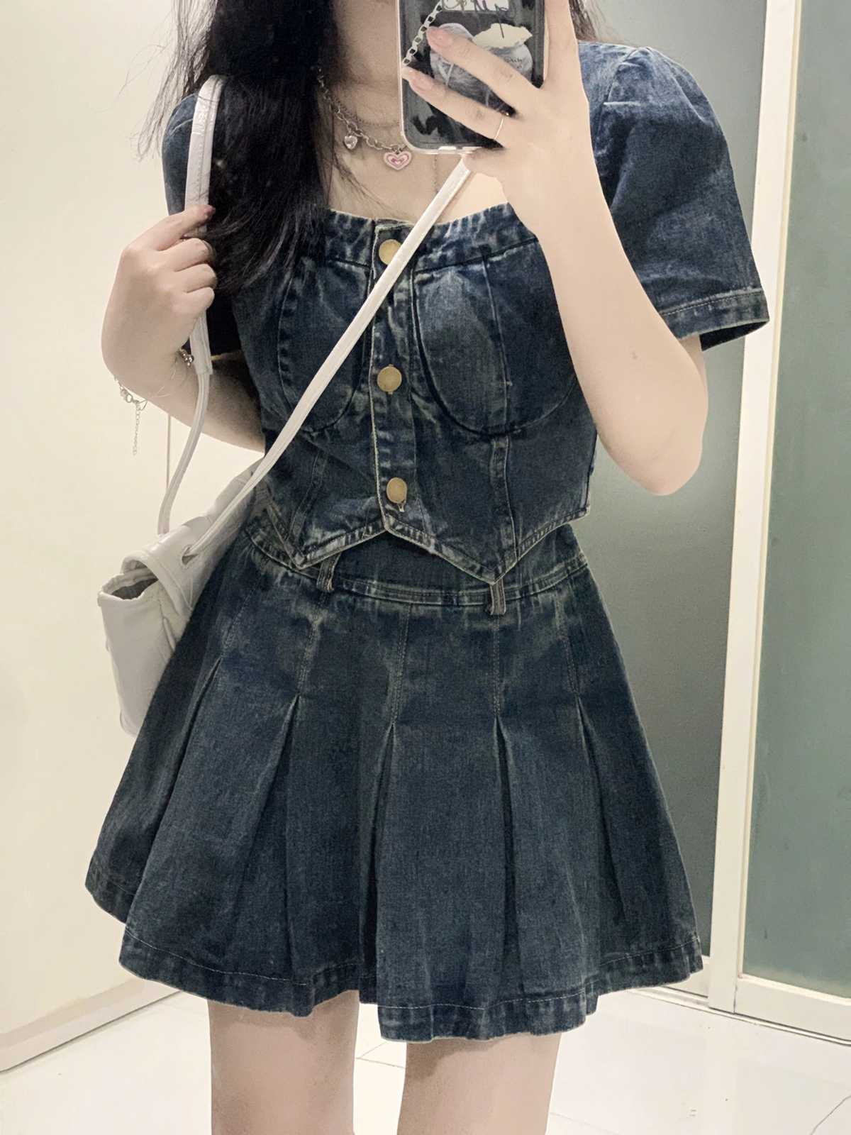 https://fulmo-img-server.com/denimmode/1756496437745_6xgah1vc_ie8g72xb.jpeg