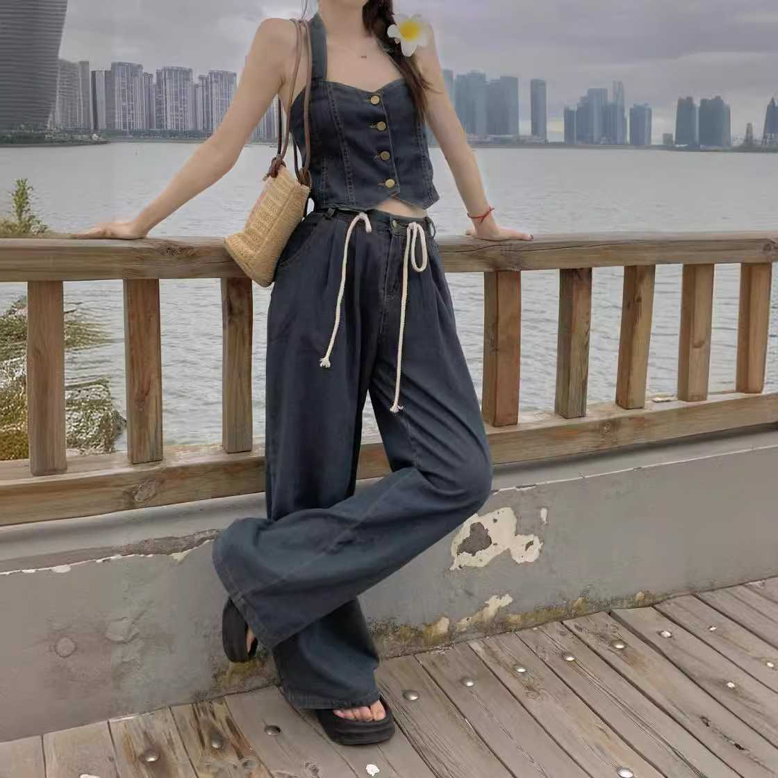 デニムセットアップ　ビスチェ風デニムセットアップ 夏の休日スタイル