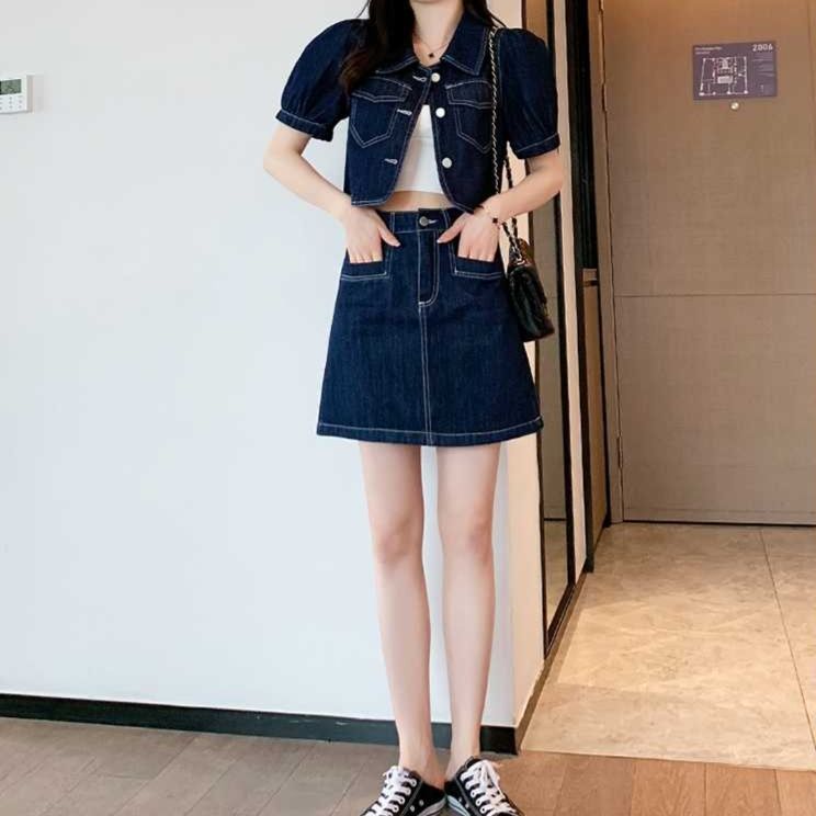 デニムセットアップ ショート丈上着とミニスカート組合せ