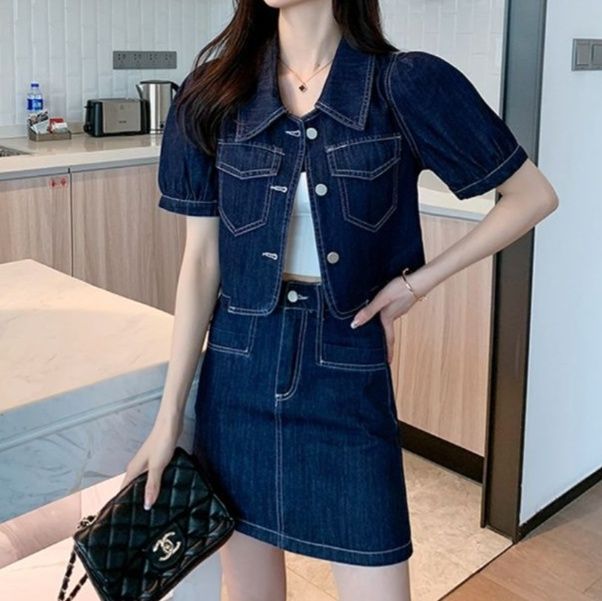 デニムセットアップ ショート丈上着とミニスカート組合せ