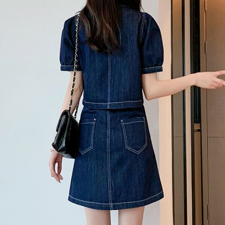 デニムセットアップ ショート丈上着とミニスカート組合せ