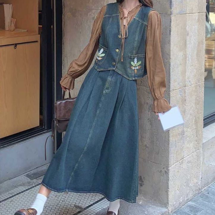 デニムセットアップ 刺繍入りベスト＆フレアスカートセット