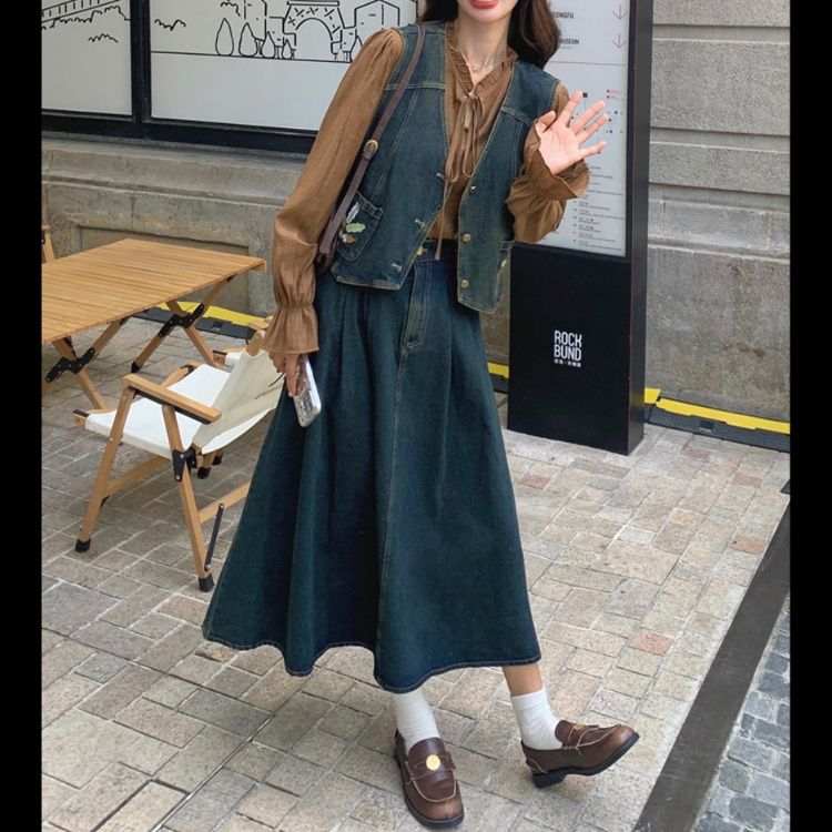 デニムセットアップ 刺繍入りベスト＆フレアスカートセット