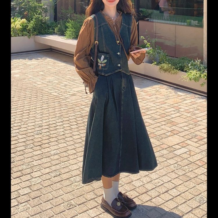 デニムセットアップ 刺繍入りベスト＆フレアスカートセット