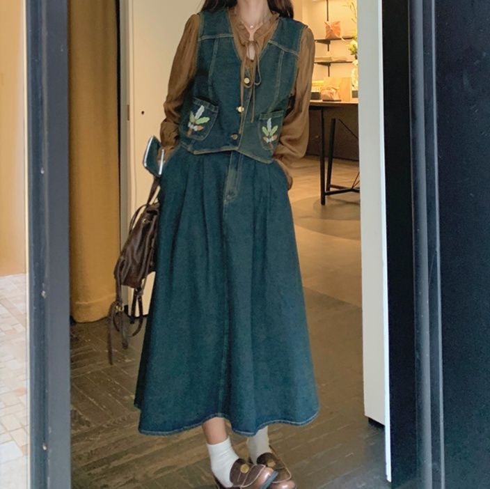 デニムセットアップ 刺繍入りベスト＆フレアスカートセット