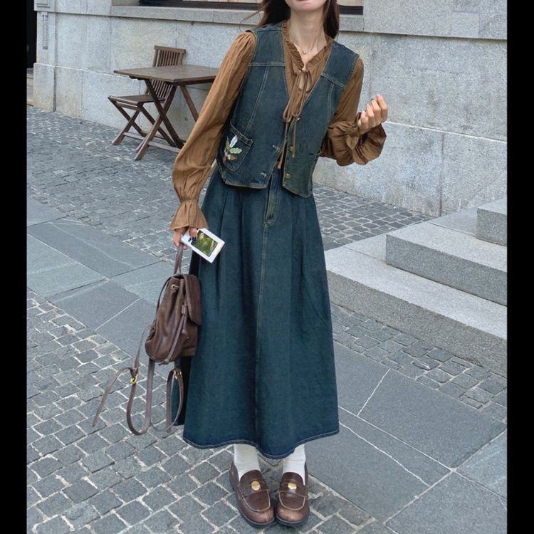 デニムセットアップ 刺繍入りベスト＆フレアスカートセット